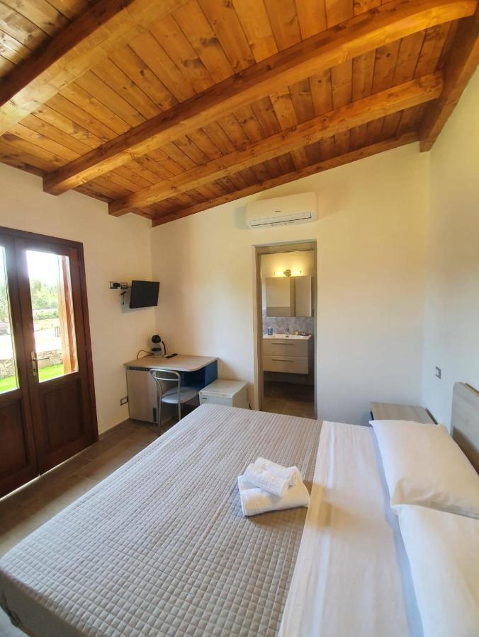 Affittacamere Samar San Teodoro  Buitenkant foto