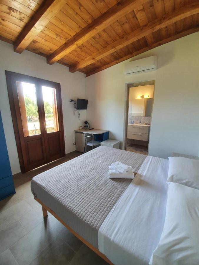 Affittacamere Samar San Teodoro  Buitenkant foto