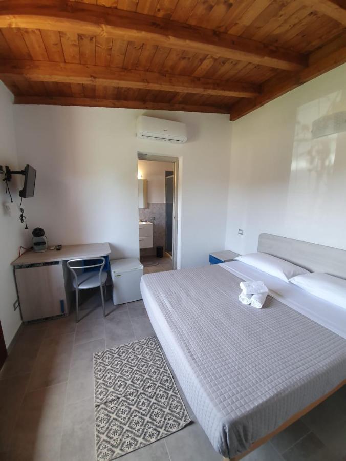 Affittacamere Samar San Teodoro  Buitenkant foto